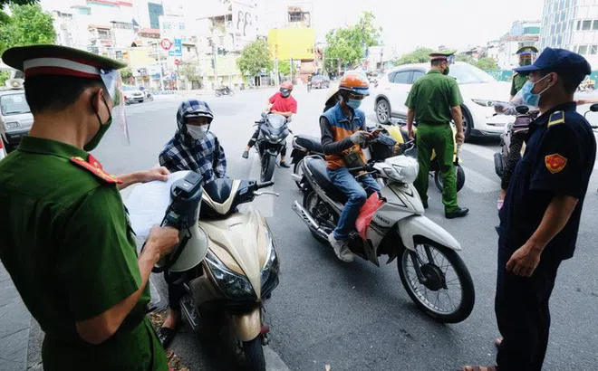 Hà Nội: Chính quyền sẽ xác nhận giấy đi đường, yêu cầu người đi đường xuất trình thêm lịch trực, lịch làm việc